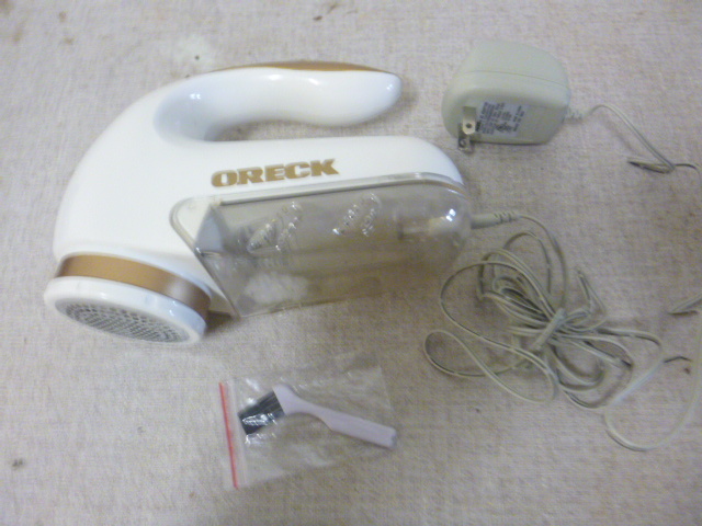 lot 218 image: Oreck XL Electric Fabric Shaver