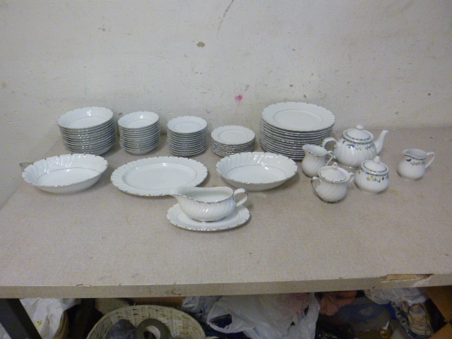 lot 227 image: Harmony House Fine China