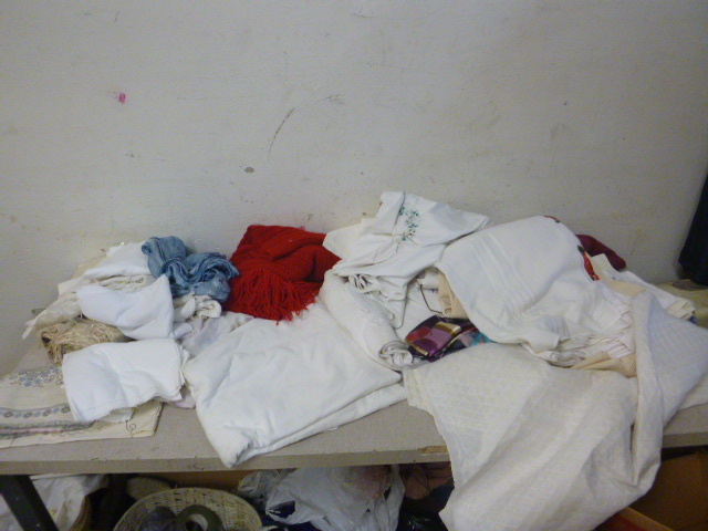 lot 235 image: Miscellaneous Linens
