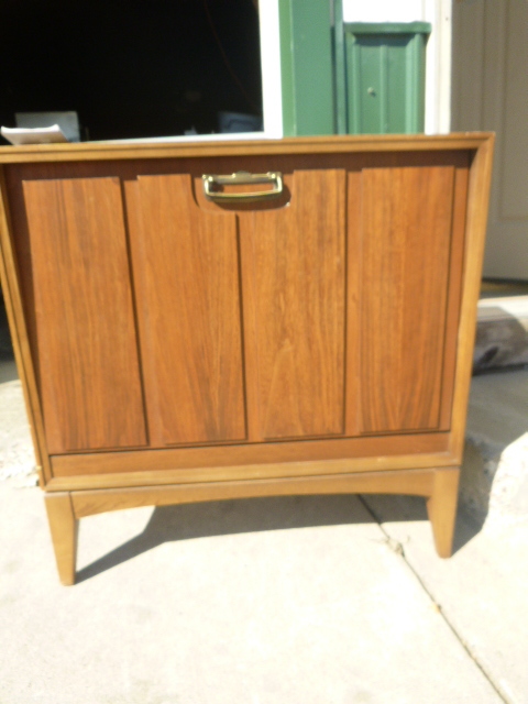 lot 242 image: Record Cabinet