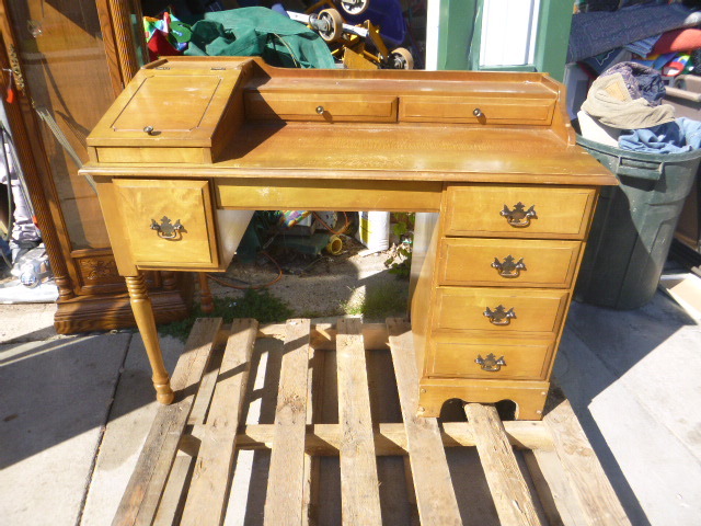lot 245 image: Desk