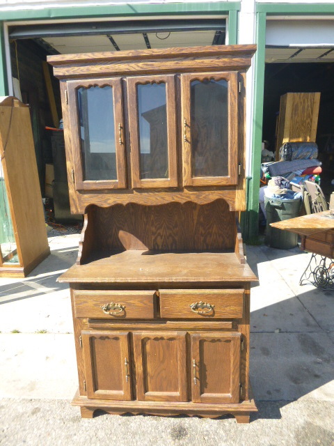 lot 247 image: 2 Piece Hutch