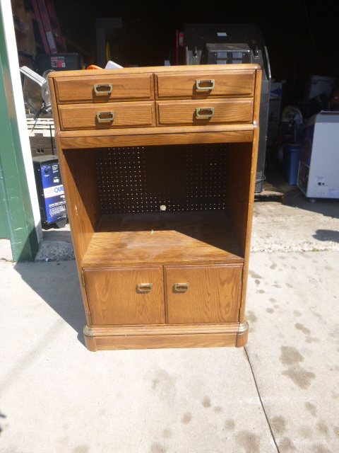 lot 254 image: Entertainment Center