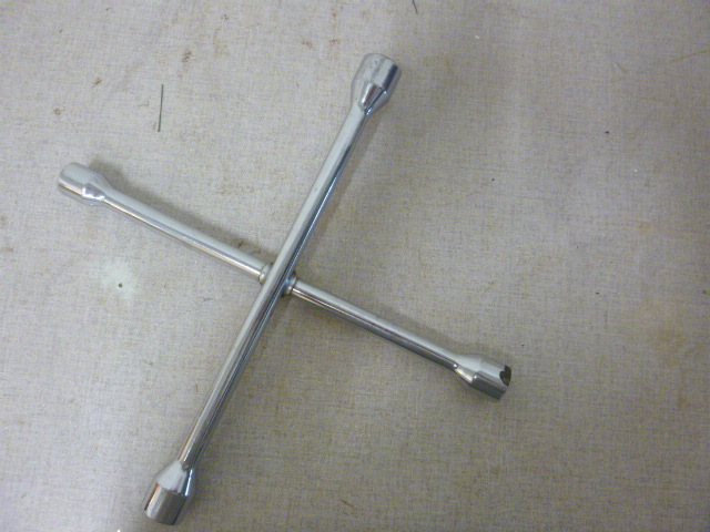 lot 276 image: 4 Way Lug Wrench