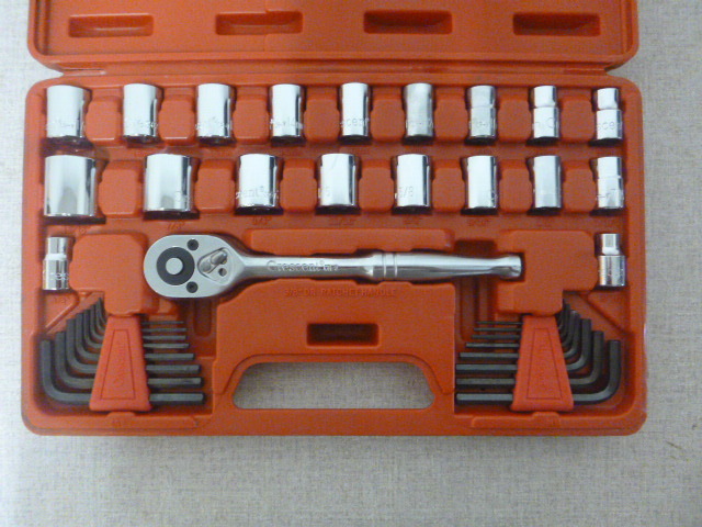lot 297 image: Crescent 38 Drive Socket Set and 2 Allen Packs