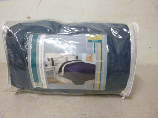 lot 306 image: Baileys Point Comforter