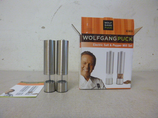 lot 319 image: Wolfgang Puck Electric Salt and Pepper Mill Set