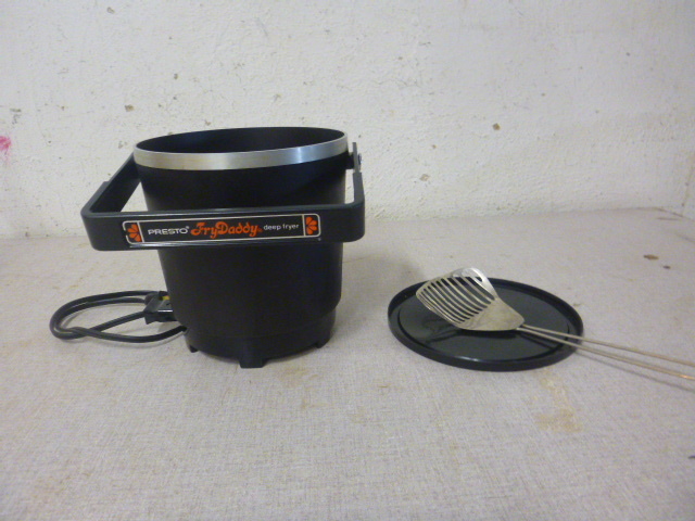 lot 330 image: Presto Fry Daddy Deep Fryer