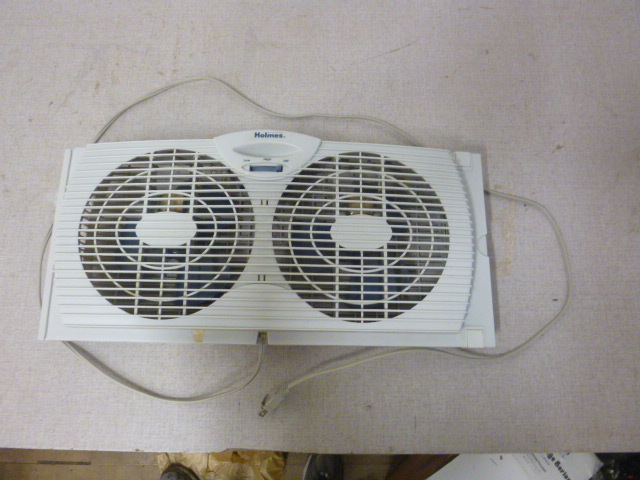 lot 335 image: Holmes Dual Window Fan