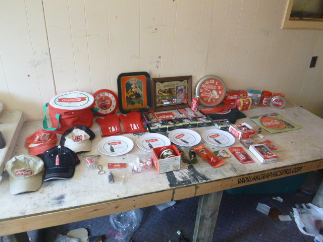 lot 373 image: Miscellaneous Coca-Cola Items