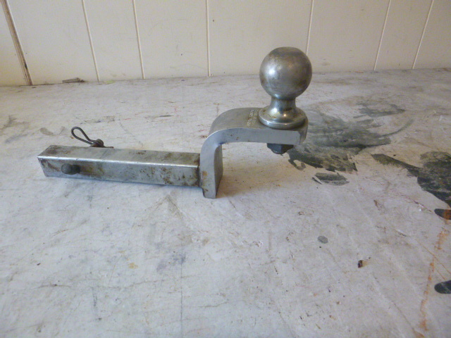 lot 378 image: 1 Receiver Hitch