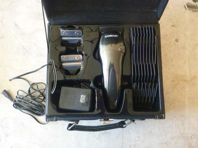lot 382 image: Conair Clippers