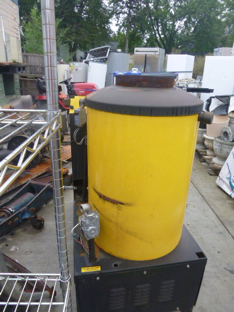 lot 3 image: Landa Power Washer