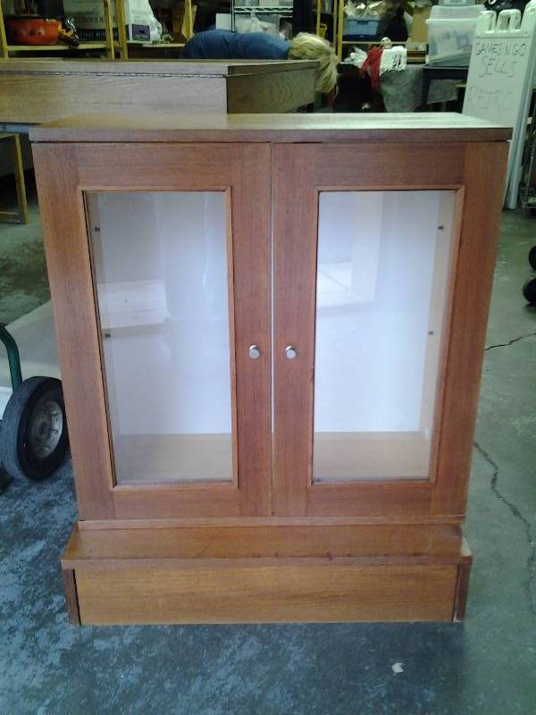 lot 13 image: 2-Piece StorageDisplay Cabinet With Glass Doors (No Shelves)