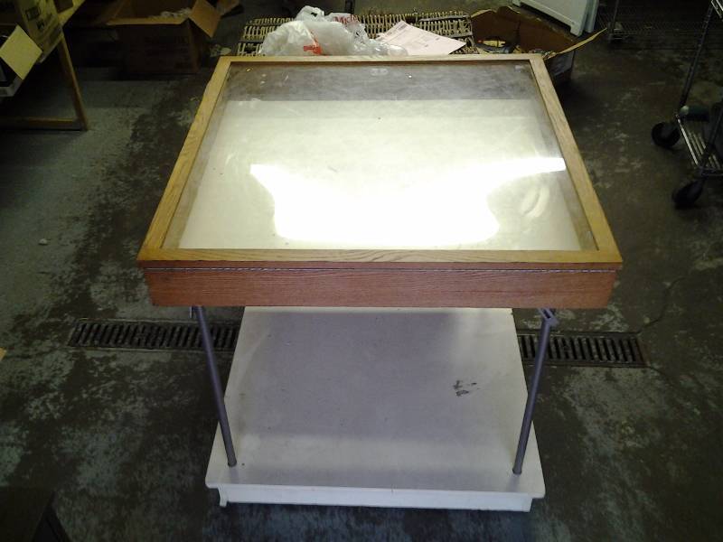 lot 14 image: 3-Piece Display Show Case With Rolling Base
