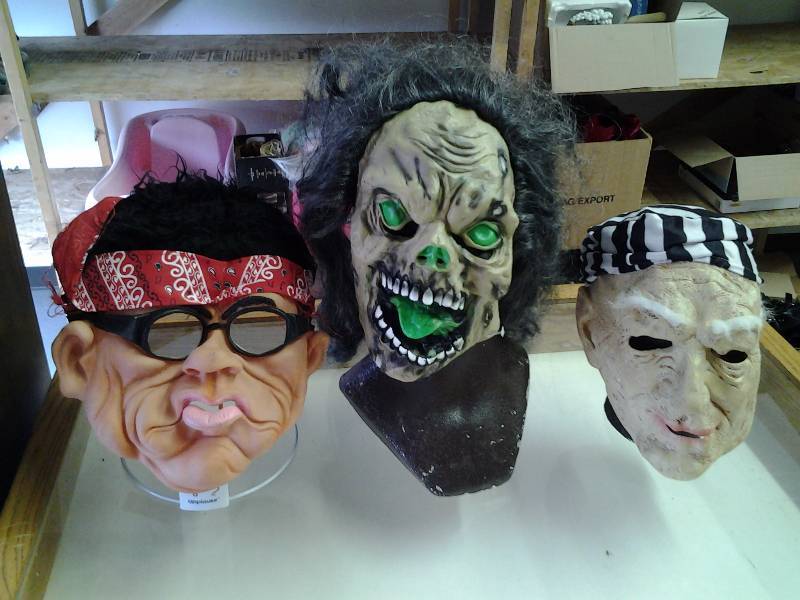 lot 7 image: 3-Masks