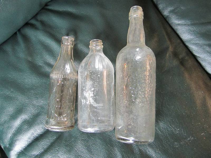 lot 17 image: Vintage bottles, includes Blue Wing...
