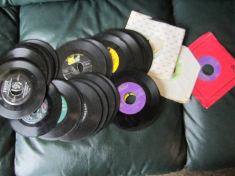 lot 30 image: Lot of 45 records...