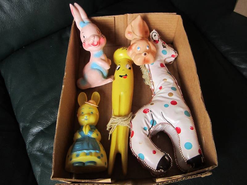 lot 39 image: Lot of vintage toys...