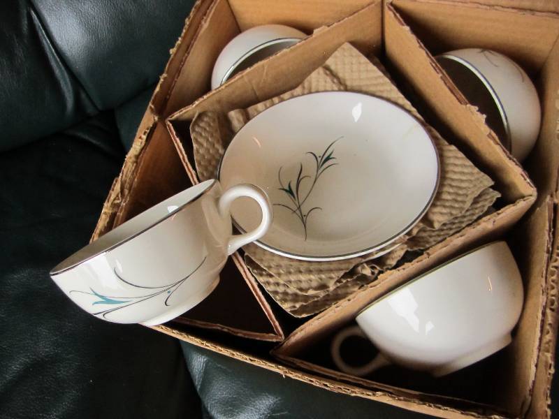 lot 42 image: Salem Simplicity Earthenware 1950s...
