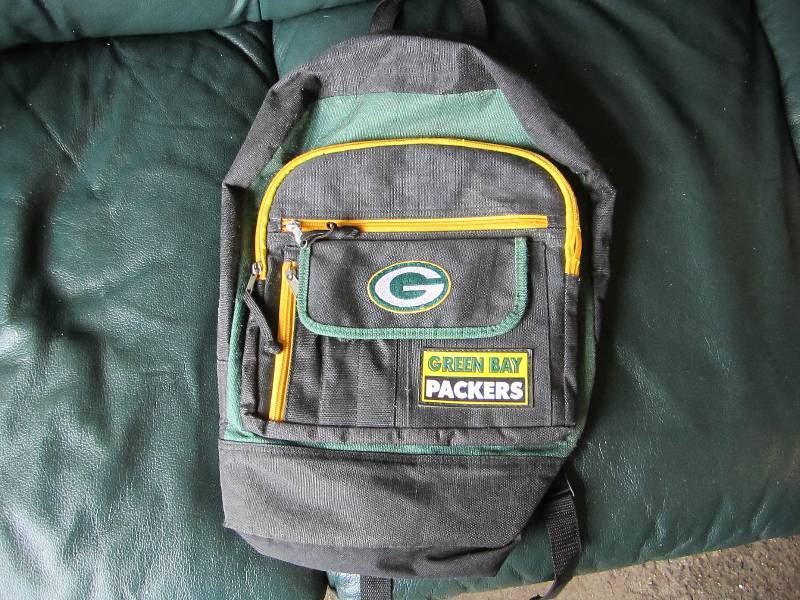 lot 48 image: New Green Bay Packers backpack...