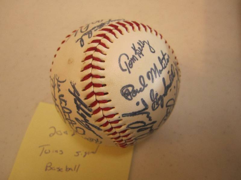 lot 67 image: 2002 Twins autographed baseball...