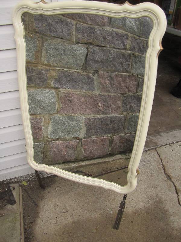 lot 81 image: Dresser mirror 27 x 37 ...