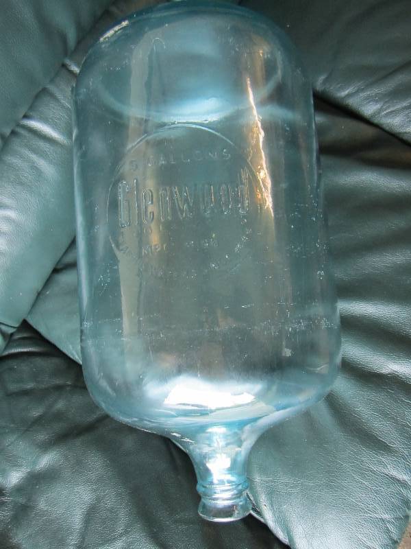 lot 85 image: Vintage Glenwood Inglewood 5 gallon...