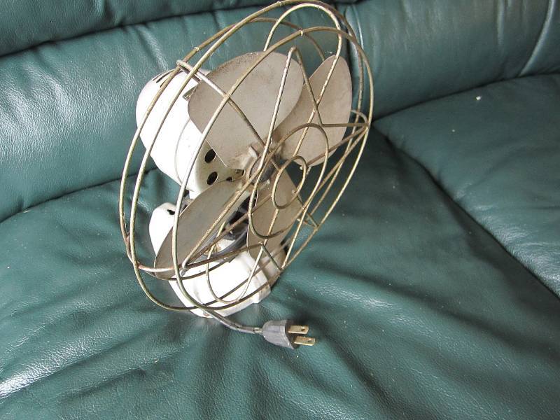 lot 89 image: Vintage Wizzard fan...