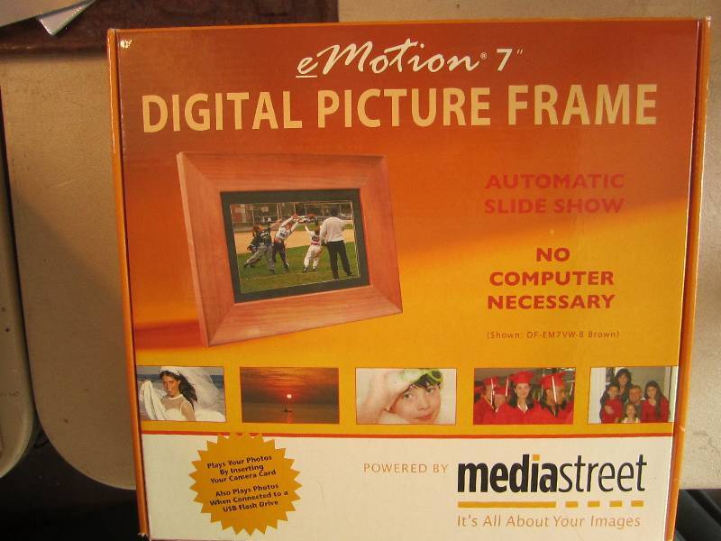 lot 94 image: Digital picture frame...