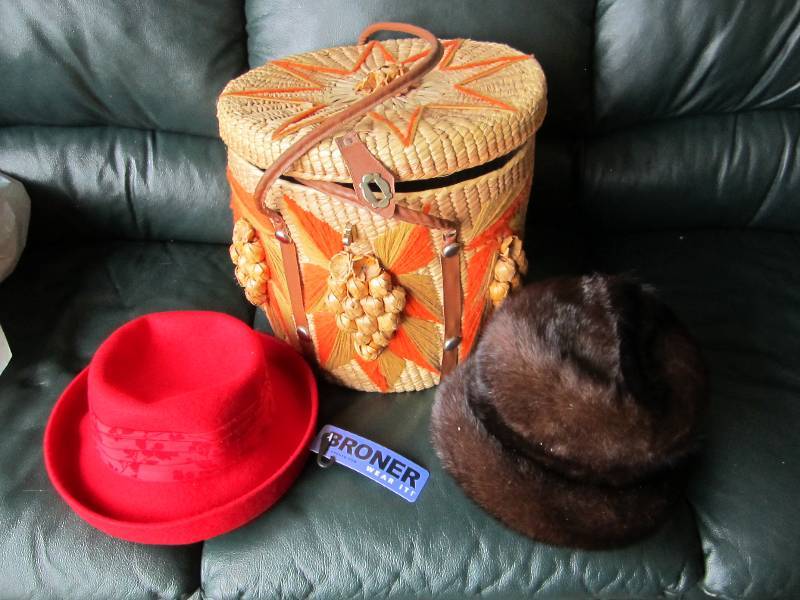 lot 97 image: Woven hat box with 2 hats...