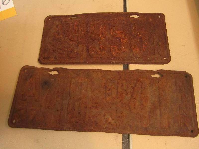 lot 98 image: Small 1926 and large 1927 license p...