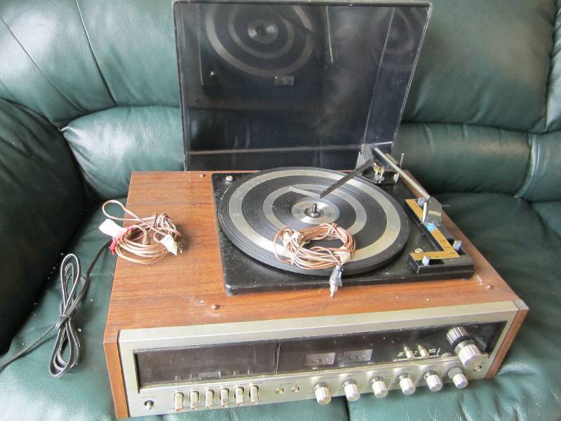 lot 100 image: Centrex by Pioneer turntable...