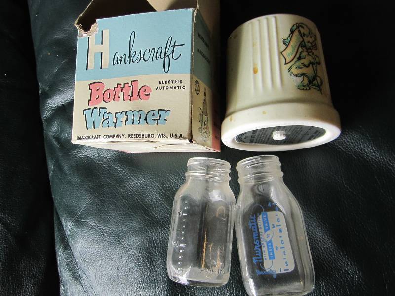 lot 110 image: 1950s Hanks Craft ceramic bottle ...