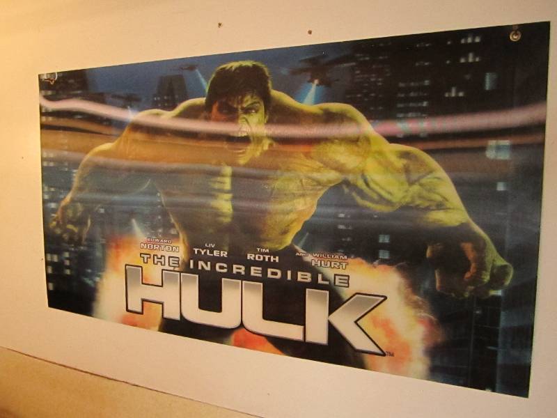 lot 126 image: 3 D Hulk picture 39 x 21...