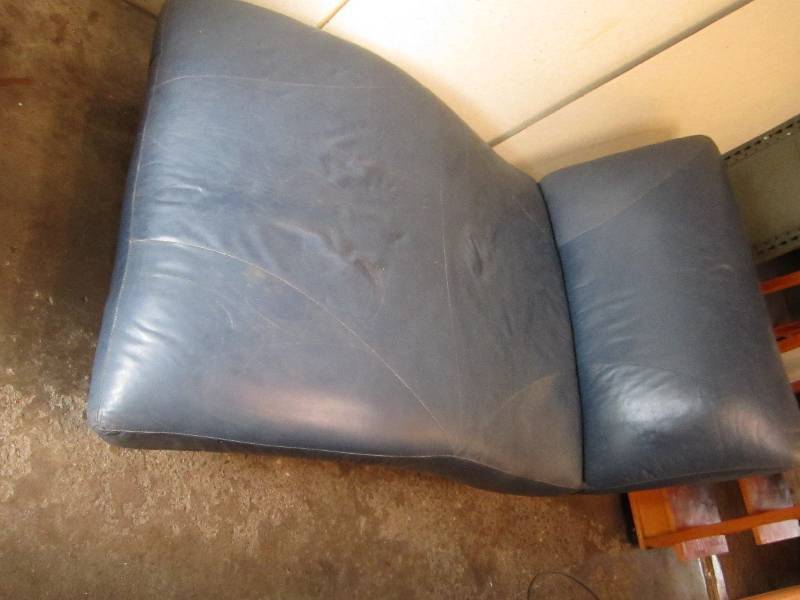 lot 128 image: Vintage day bed with wood legs 40 ...