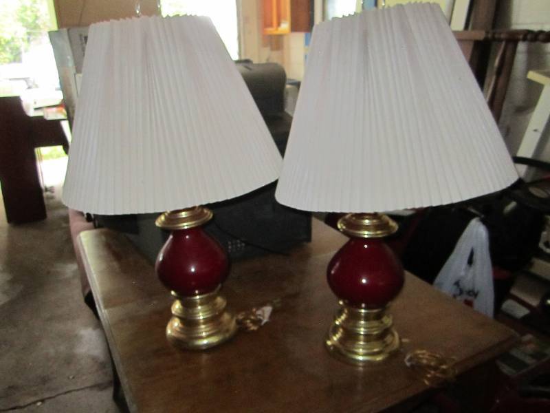 lot 143 image: 2 lamps...