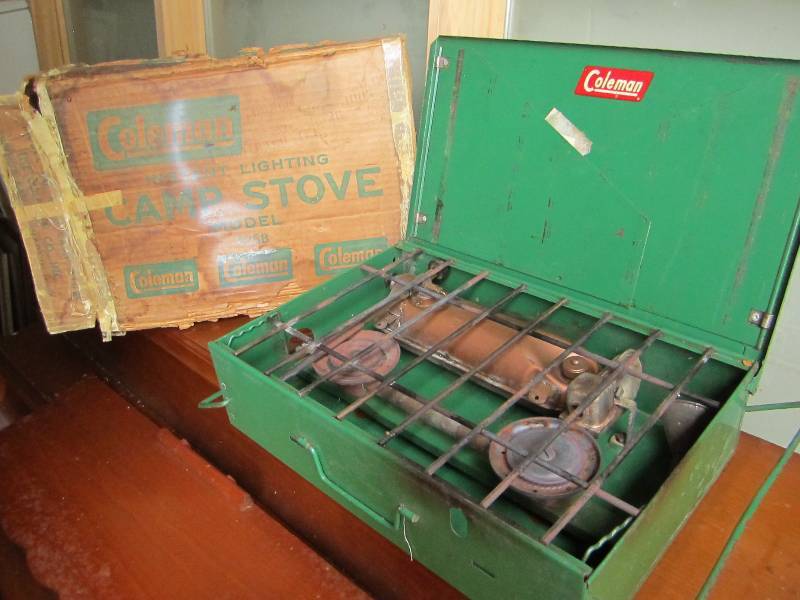 lot 147 image: Vintage Coleman Model 425B camp sto...