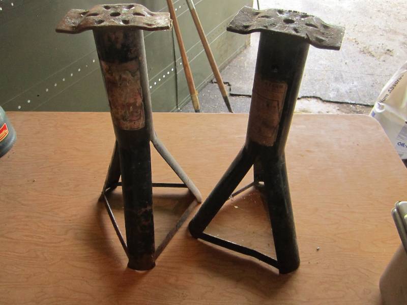 lot 158 image: 2 vehicle stands...