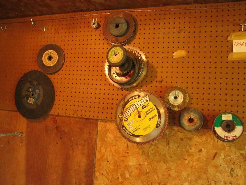 lot 163 image: Large lot of saw blades...