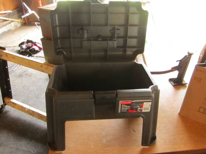 lot 164 image: Rubbermaid storage stool...