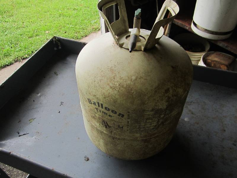 lot 178 image: Helium baloon tank...
