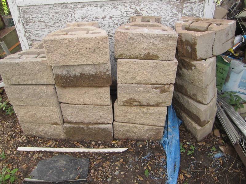 lot 181 image: Lot of 19 cement blocks...