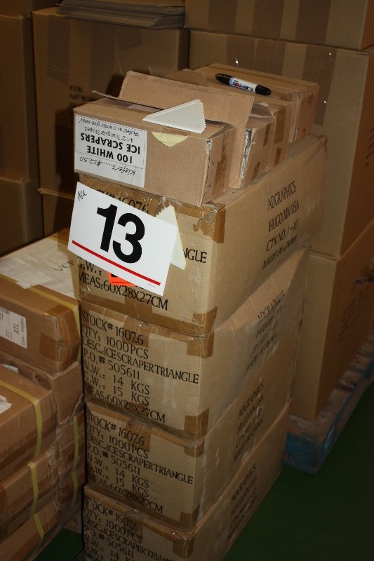 4,500 plastic triangle ICE SCRAPERS