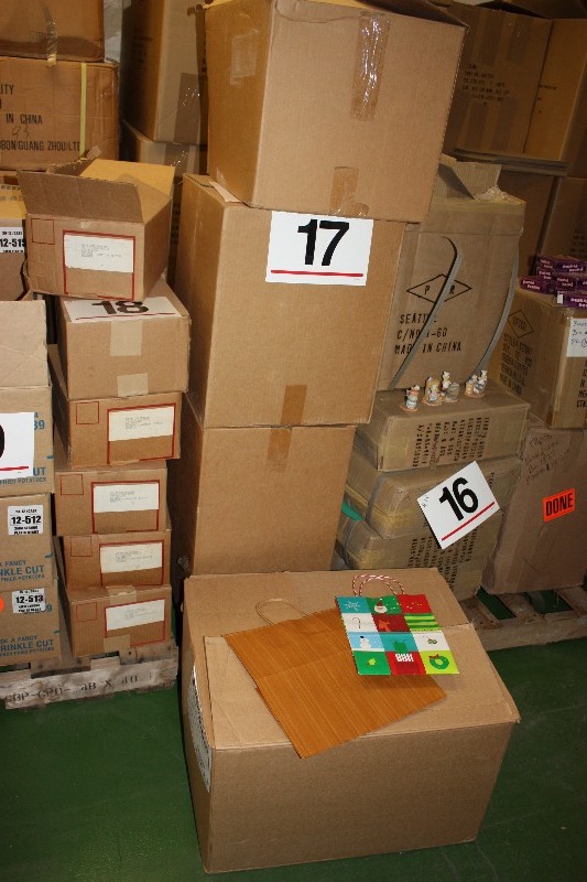 1000 Assorted Holiday Gift Bags