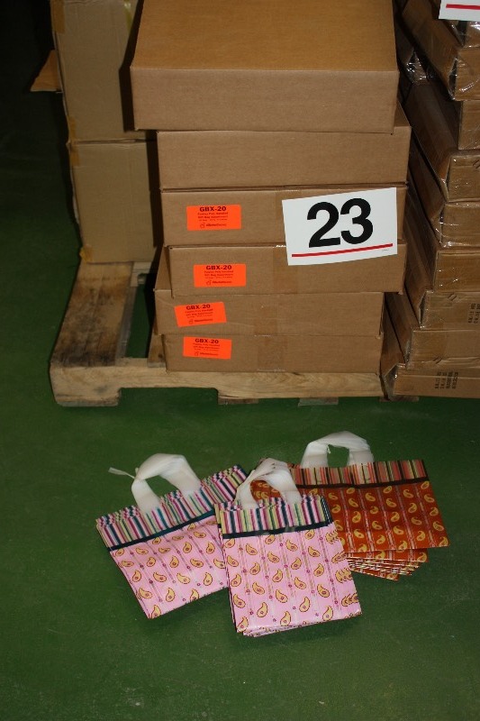 360 Paisley Plastic handled gift bags.