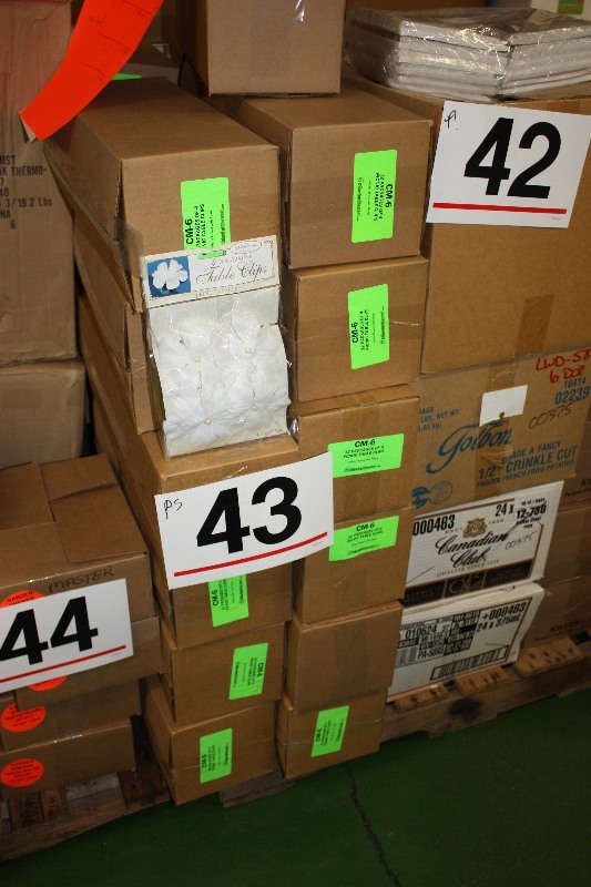 300 packages of table clips.