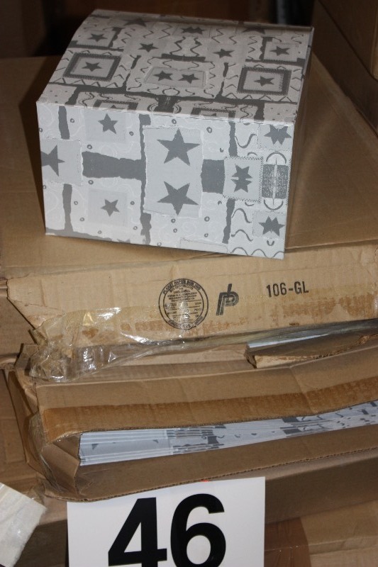 400 Silver Star pop up gift box in a 10 x 10 x 6 size