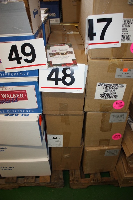 585 packages of Sets of 8 photo frames with envelopes.