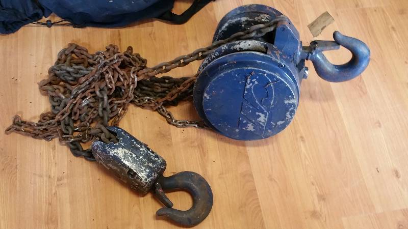 lot 8 image: 3 Ton CM Hoist